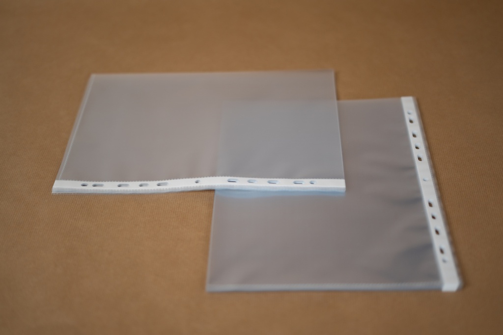 POCHETTES PLASTIQUES PERFOREES A4 - 22 X 30 CM - LOT DE 25 - OUVERTURE COIN